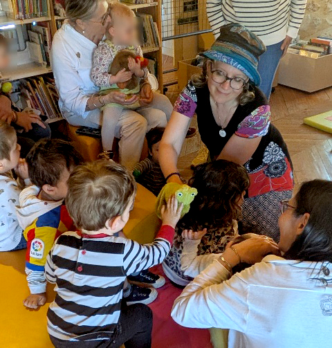 Spectacle de contes et comptines pour les tout-petits en crèche dans la Loire