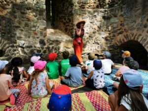 Aventure, contes et défis sur site médièval pour une sortie d'école
