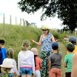Balade contée et animée en pleine nature avec des enfants dans la Haute-Loire