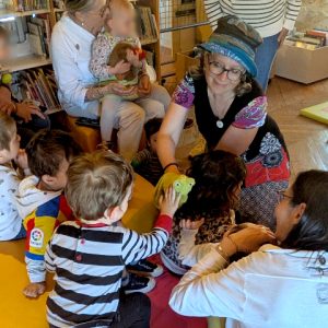 Spectacle de contes et comptines pour les tout-petits en crèche dans la Loire
